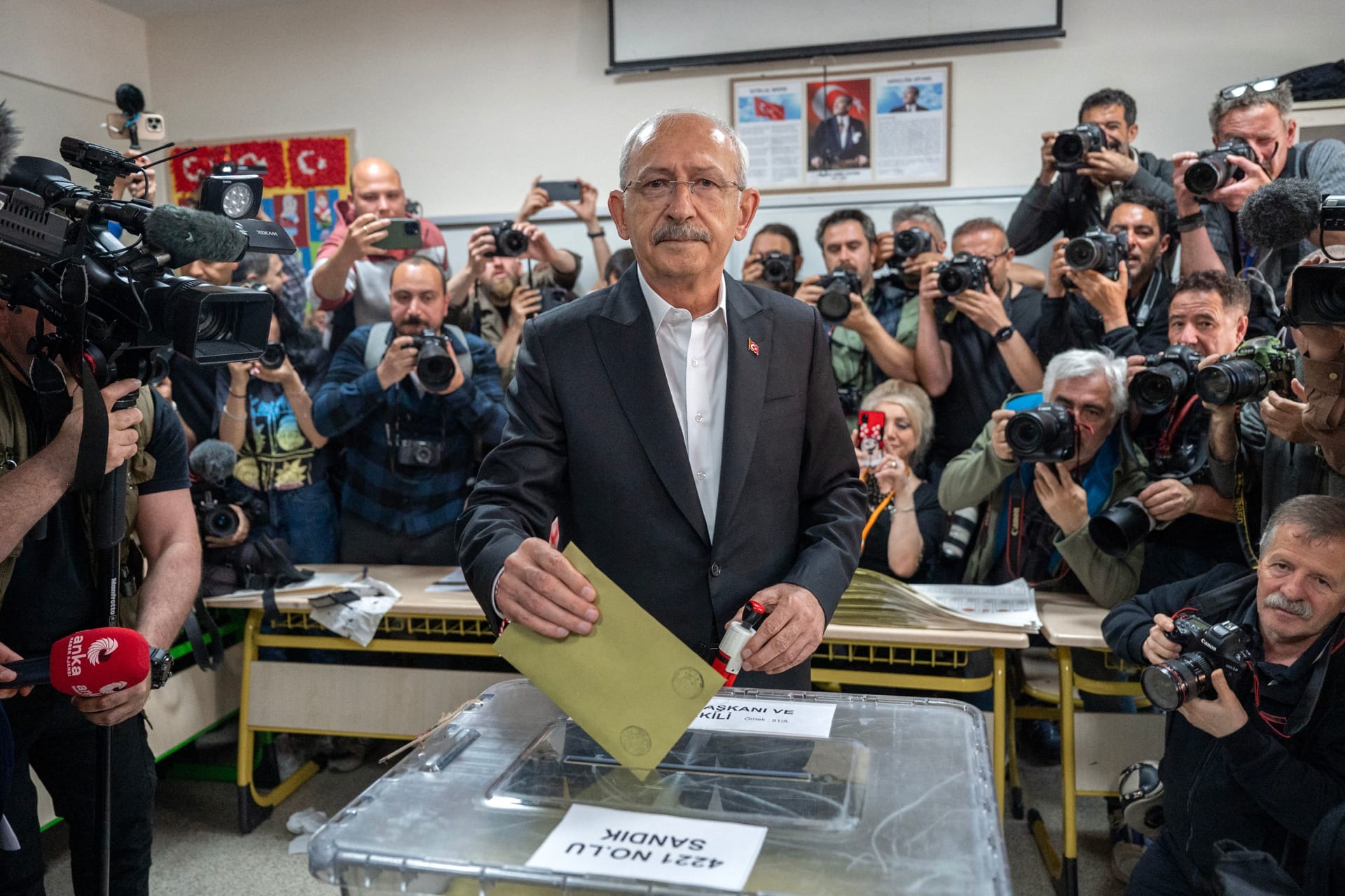 بالصور.. أردوغان وكيليجدار أوغلو يدليان بأصواتهما بالانتخابات التركية