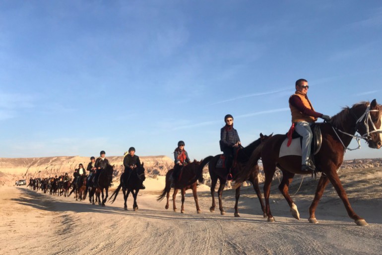 أصبحت خيول كابادوكيا أيقونة السياحة في تلك المنطقة الطبيعية الفريدة – الجزيرة