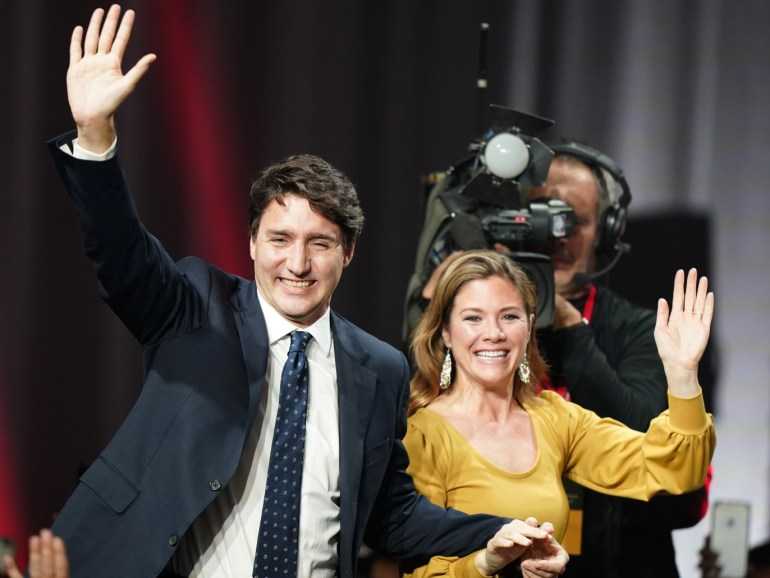 Liberal leader and Canadian Prime Minister Justin Trudeau and his wife Sophie Gregoire Trudeau wave to supporters after the federal election at the Palais des Congres in Montreal, Quebec, Canada October 22, 2019. REUTERS/Carlo Allegri