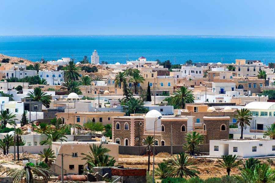 منازل جزيرة جربة وساحل البحر