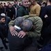 جانب من مراسم تشييع فلسطيني قُتل برصاص الجنود الإسرائيليين في قلنديا الاثنين (أ.ف.ب)