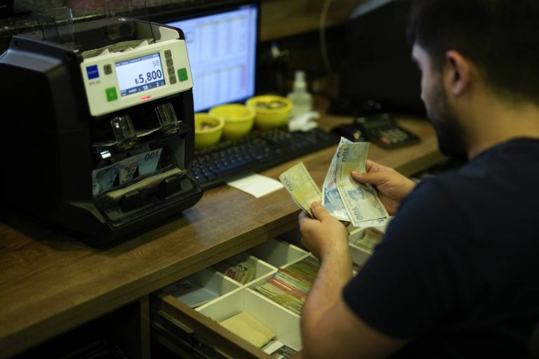 «المركزي» التركي يتماشى مع التوقعات ويرفع سعر الفائدة إلى 45%