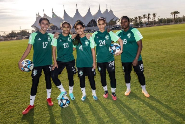 «شابات الأخضر» يلتحقن بمعسكر الرياض