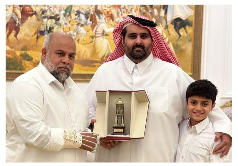  كرّم الدحدوح وأشاد بأداءه الاستثنائي.. الشيخ خالد بن عبدالعزيز: تضحيات كبيرة للصحفيين والإعلاميين في غزة