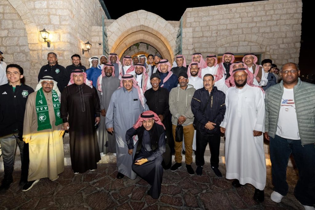 مأدبة عشاء لنجوم الأخضر السعودي السابقين في الدوحة