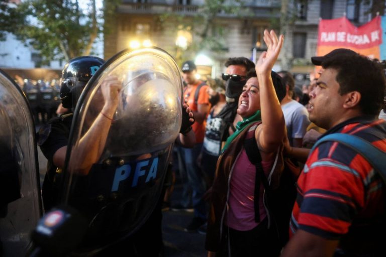 صندوق النقد الدولي يفرج عن 4.7 مليار دولار للأرجنتين دعماً لإصلاحات مايلي