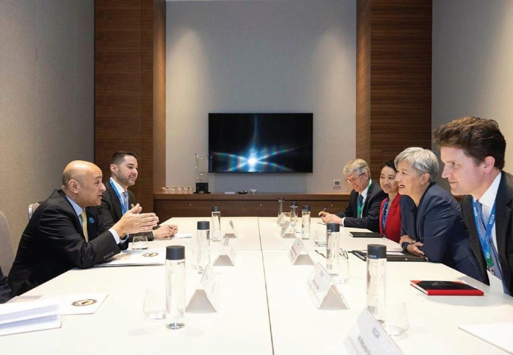 الأمين العام لمجلس التعاون يبحث مع وزيري خارجية أستراليا وسنغافورة عددا من القضايا الدولية والإقليمية