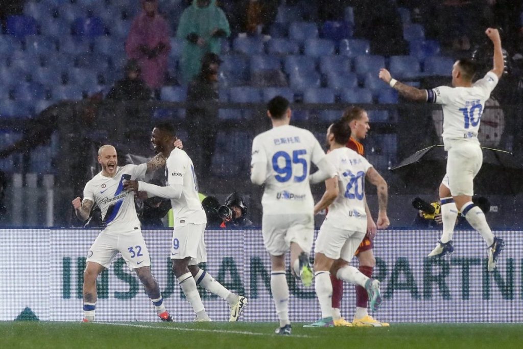 إنتر يتجاوز روما برباعية ويعزز صدارته للدوري الإيطالي