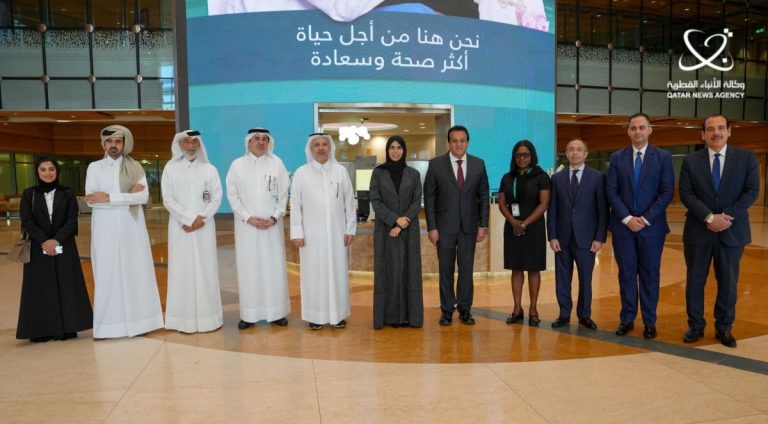  وزير الصحة المصري يزور عددا من الجرحى الفلسطينيين في قطر