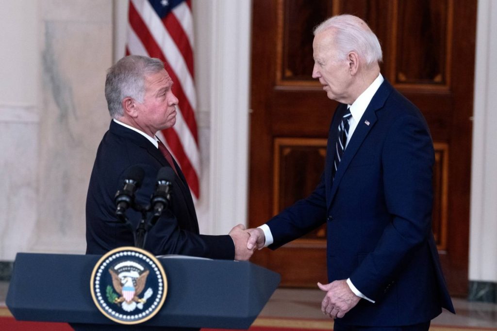 بايدن والملك عبد الله يبحثان أهمية الاستقرار بالمنطقة