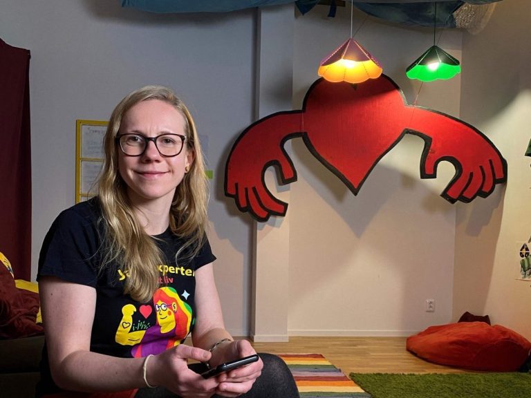 تطبيق مواعدة سويدي للمتوحّدين والمتراجعين ذهنياً يؤكد حقّهم في الحب