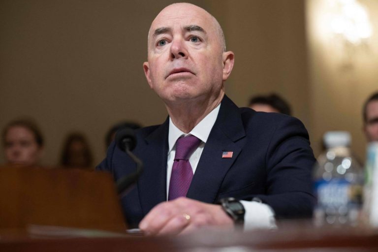 «النواب الأميركي» يعزل وزير الأمن القومي