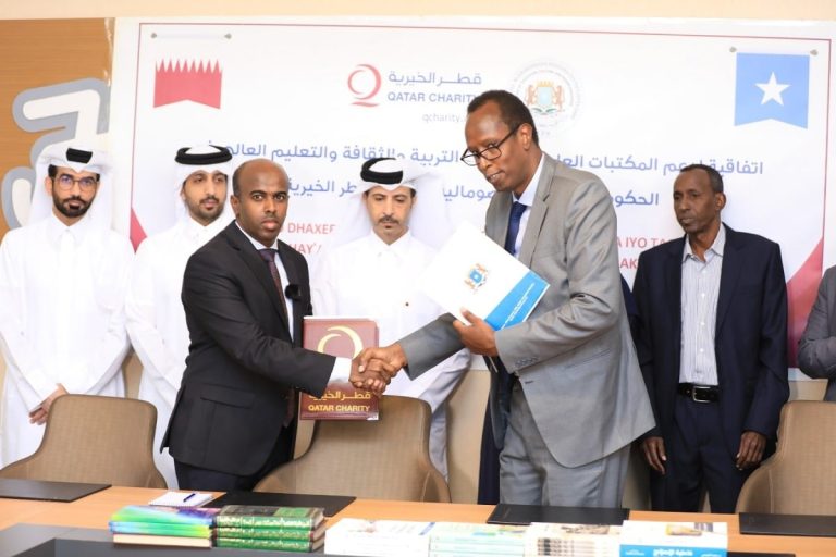  قطر الخيرية توقع اتفاقية مع وزارة التربية الصومالية لتطوير المكتبات العامة بالصومال