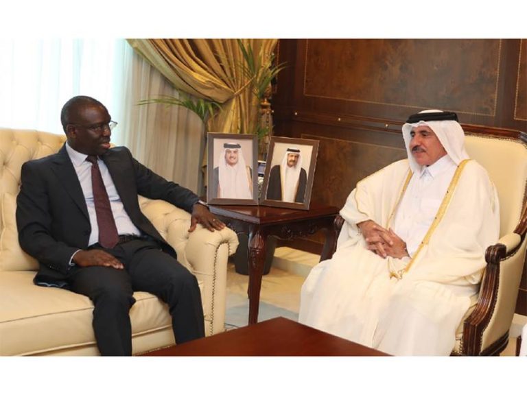 وزير المواصلات يجتمع مع وزير النقل الجوي السنغالي