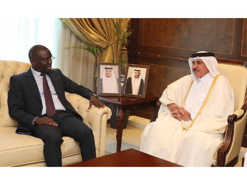 وزير المواصلات يجتمع مع وزير النقل الجوي السنغالي