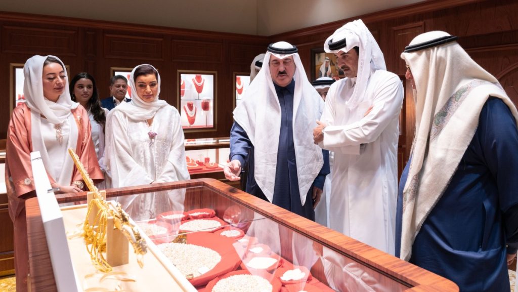 صاحب السمو يزور معرض الدوحة للمجوهرات والساعات