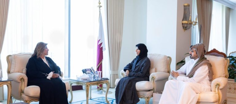  وزير الدولة للتعاون الدولي تجتمع مع مساعدة وزير الخارجية لشؤون حقوق الإنسان في الكويت