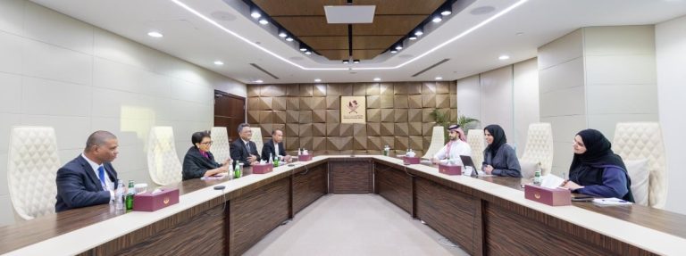  وزير الدولة للتعاون الدولي تجتمع مع وزيرة الشؤون الخارجية الإندونيسية