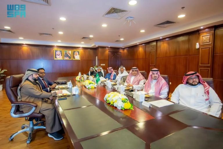 وفدٌ من محاكم مركز دبي المالي العالمي يزور ديوان المظالم