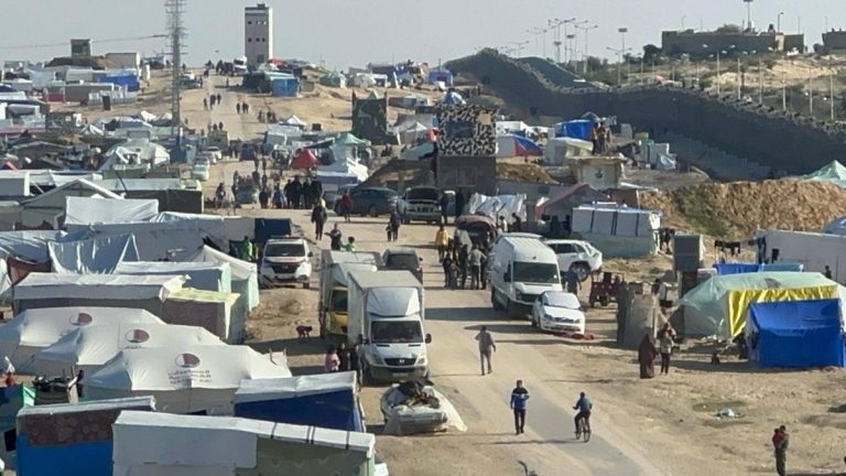 أهل غزة و«حلم» امتلاك سيارة قد تكون «طوق نجاة» من القصف الإسرائيلي