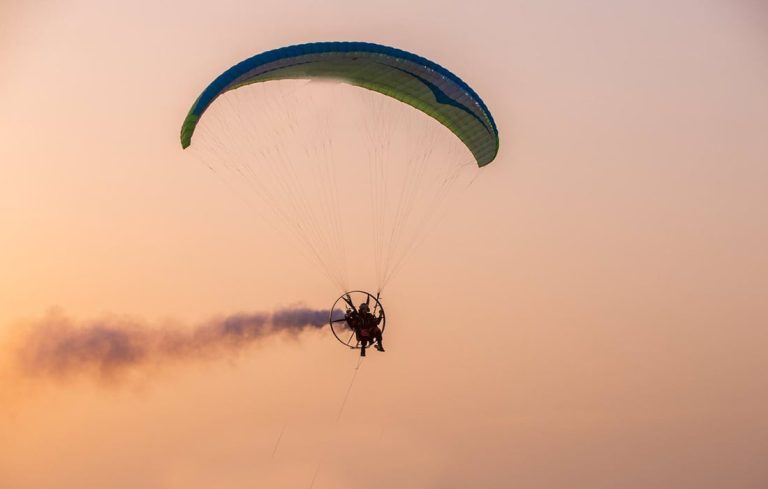 المملكة تفوز بذهبية فردي في بطولة الشارقة الدولية للطيران الشراعي