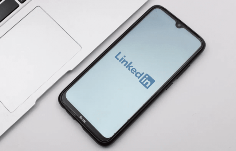 لينكدإن تطرح مزايا ذكاء اصطناعي لتسهيل التواصل