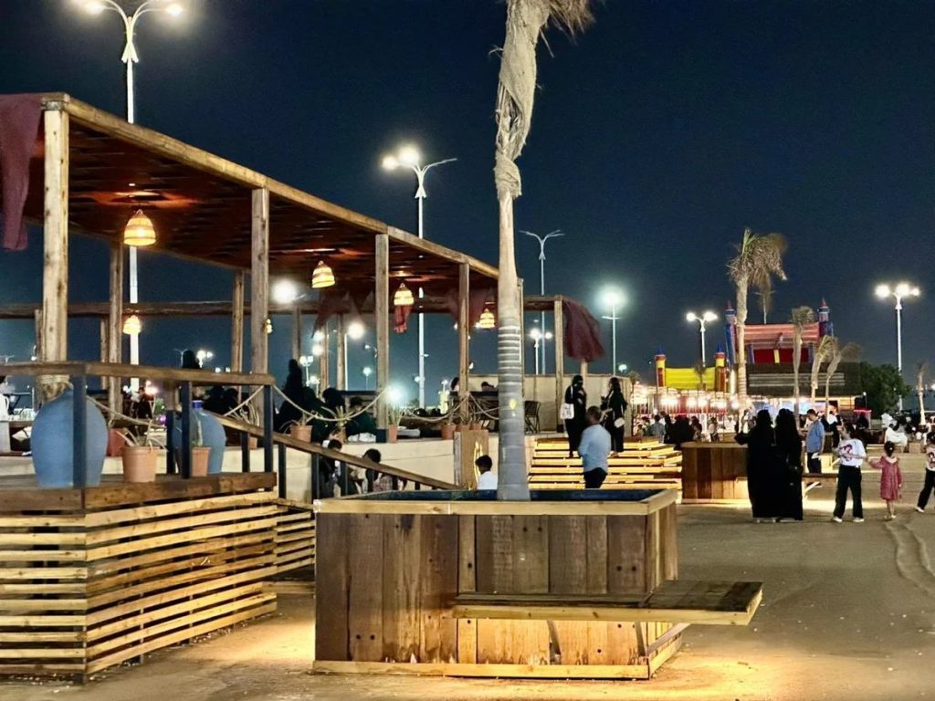 مهرجان “أكوان” بشاطئ جازان للصناعات الأساسية والتحويلية يتخطى الـ 40 ألف زائر