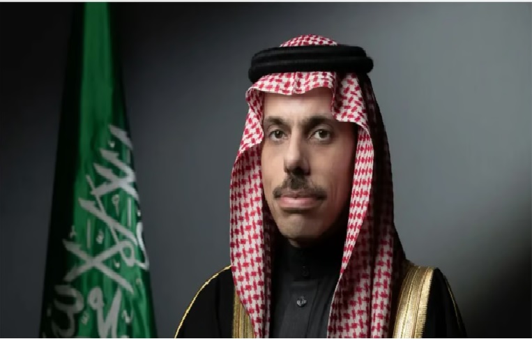 وزير الخارجية يبحث تعزيز التعاون المشترك مع نظيره السيراليوني