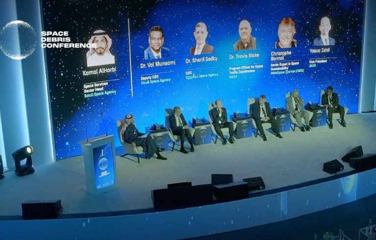 خبراء يحثون على عمل دولي تقوده السعودية لمواجهة الحطام الفضائي