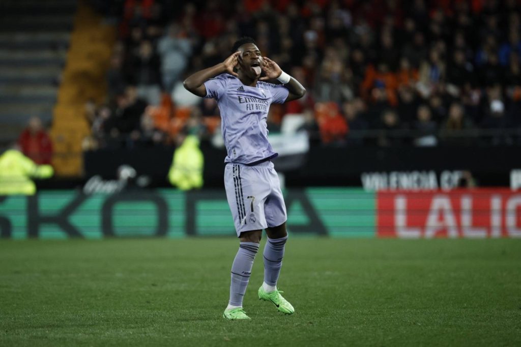 فينيسيوس ينتقم من جماهير فالنسيا بثنائية واحتفالية