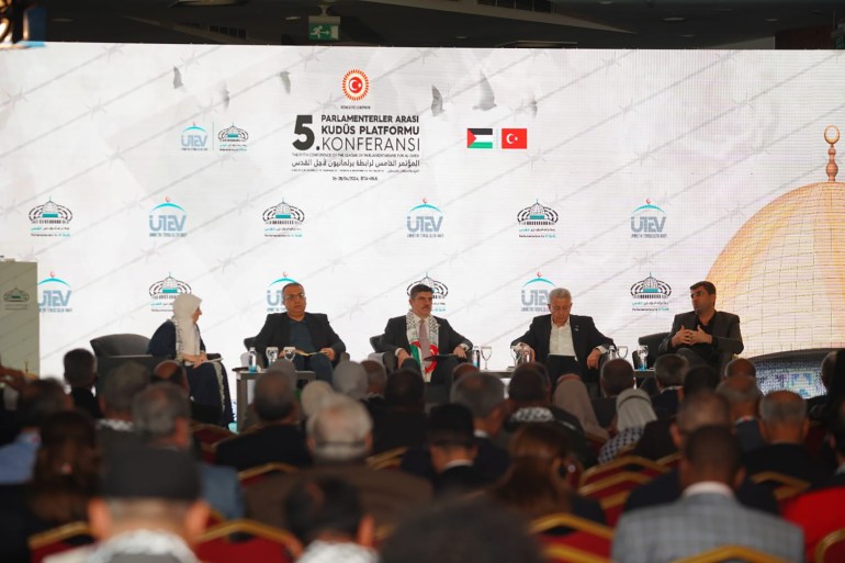 الندوة السياسة اللجنة الإعلامية للمؤتمر مع إذن بوضع الجزيرة نت كمصدر
