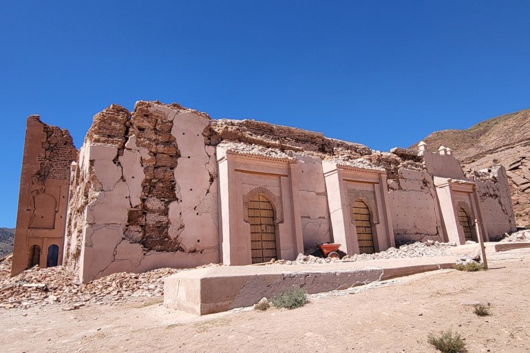 عبد الغني بلوط/ المدرسة الوطنية للهندسة بمراكش/ جزء من مسجد تنمل بقي صامدا بالرغم من قوة الزلزال - الاستاذ زهير بناني