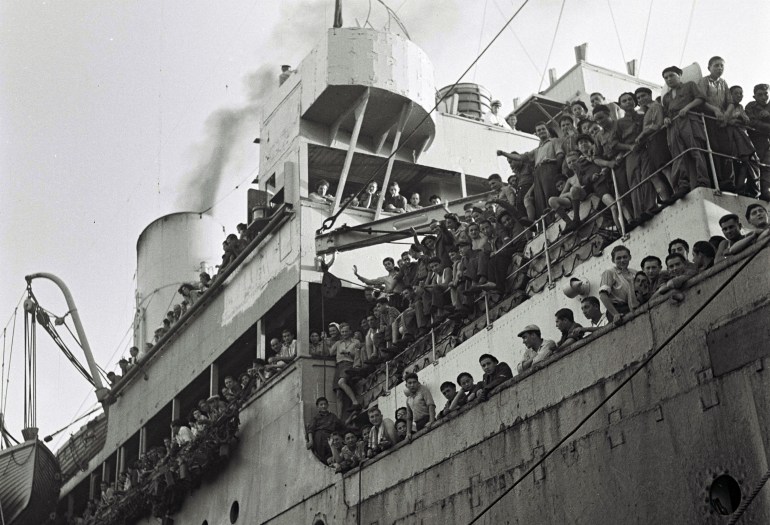 HAIFA, PALESTINE - JULY 15, 1945: The British ship Mataroa arrives with 1,204 Jewish survivors of the Nazi persecution in Europe on July 15, 1945 at the northern port of Haifa in what was the British Mandate for Palestine. (Photo by Zoltan Kluger/GPO via Getty Images)