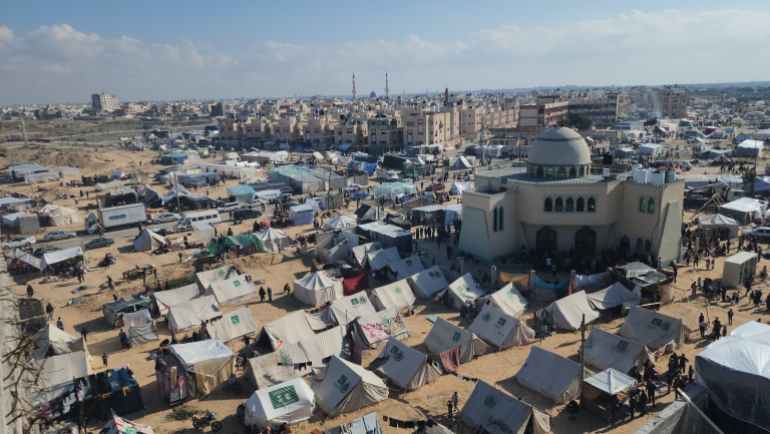 تقدر مساحة المواصي ب 20 كيلو متر مربع تبدأ دير البلح بوسط القطاع وحتى رفح على الحدود المصرية-رائد موسى-رفح-الجزيرة نت