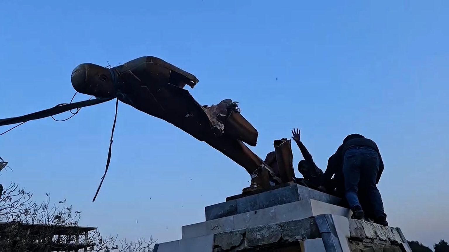 بزوغ فجر الحرية في دمشق من دون “آل الأسد”