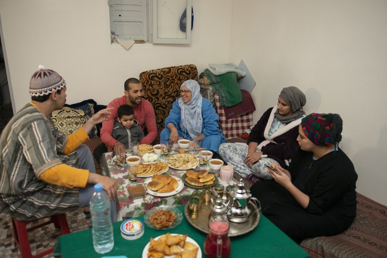 RABAT, MOROCCO - APRIL 25: A Muslim family waits to break their fast during the first day of Ramadan in Rabat, Morocco on April 25, 2020. (Photo by Jalal Morchidi/Anadolu Agency via Getty Images)