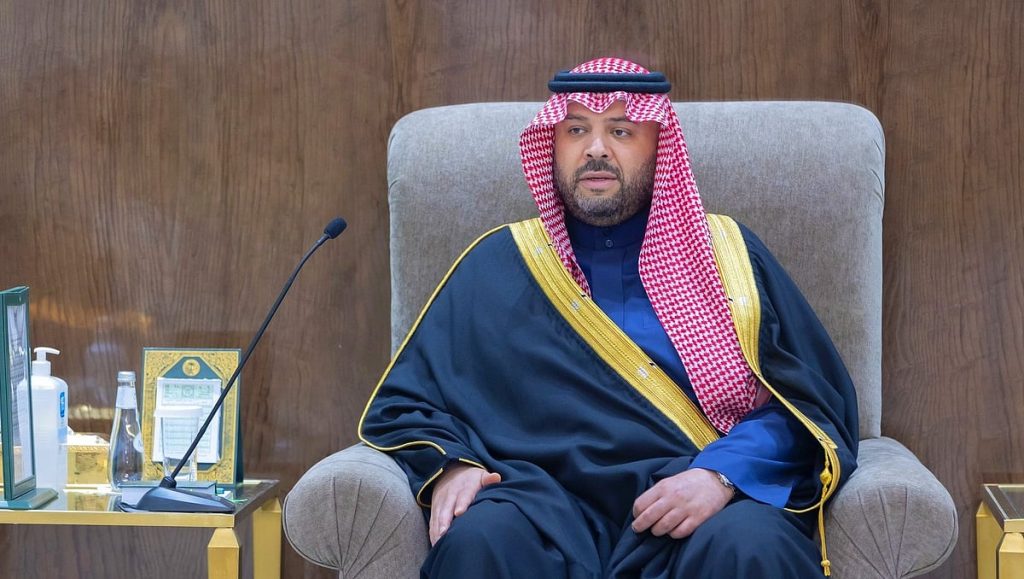 أمير الحدود الشمالية يرعى حفل تخريج 220 طالبًا وطالبة من كلية الشمال للتمريض