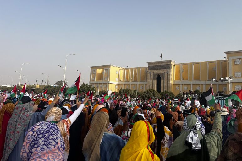 صور من المسيرة النسائية للجزيرة