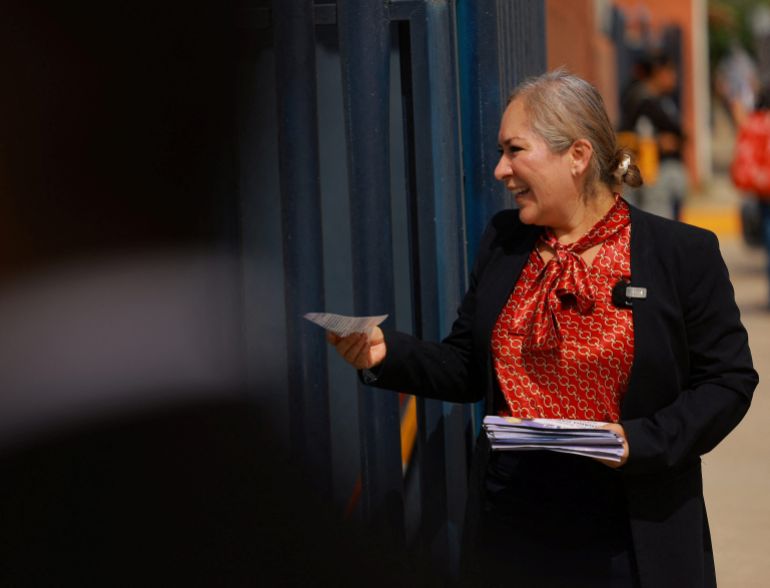 Silvia Delgado, former defense attorney for Sinaloa Cartel boss Joaquin "El Chapo" Guzman in 2016 and current candidate for criminal judge, distributes campaign materials ahead of Mexico's first judicial elections, to be held on June 1, in Ciudad Juarez, Mexico, May 12, 2025. REUTERS/Jose Luis Gonzalez