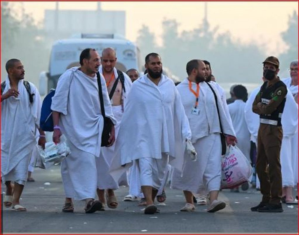 دعوات صادقة ورجاء بالرحمة.. ضيوف الرحمن يتوافدون إلى صعيد عرفات لأداء ركن الحج الأعظم