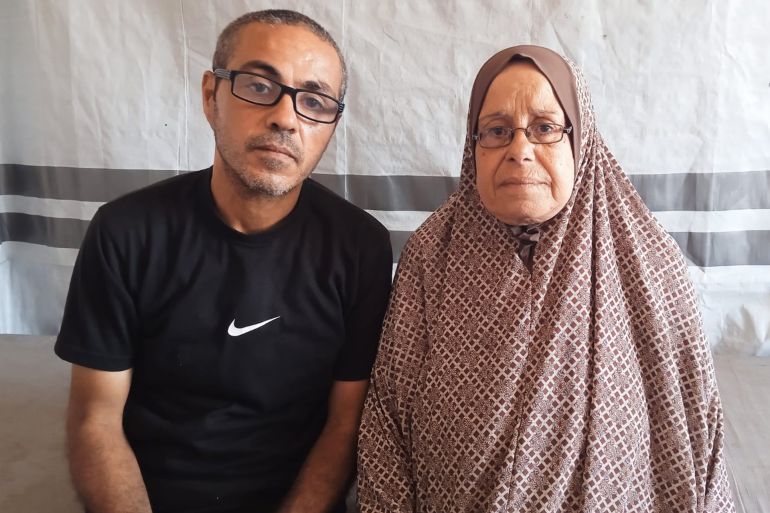 نبيه مع والدته بعد الافراج عنه