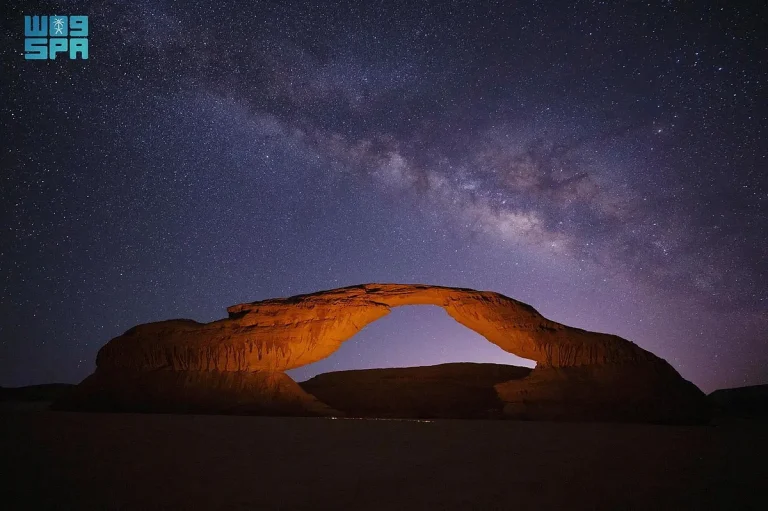“عجائب سماء العُلا” فعالية فلكية لرصد مجرة درب التبانة في صخرة القوس الاثنين المقبل