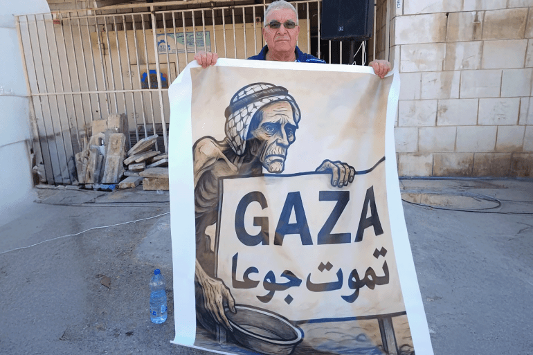 حسن الرحيمي مشارك في اعتصام هيئة العمل الوطني الفلسطيني في البقاع دعما لغزة الصورة خاصة بالجزيرة (1)