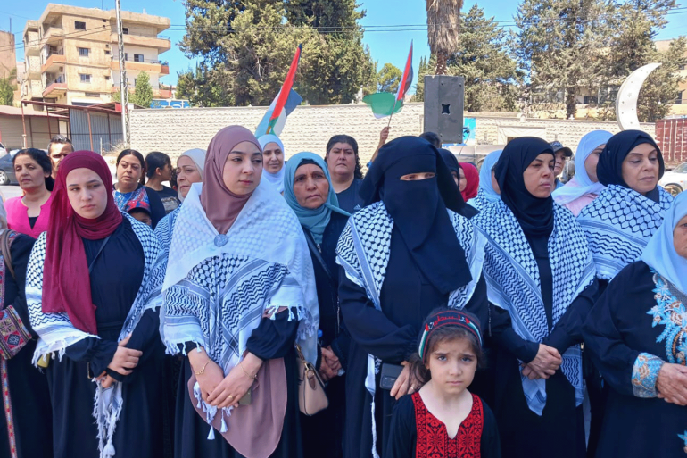 مشاركات باعتصام دعما لغزة والقطاع أمام مجد ثعلبايا في الباع خاص الجزيرة نت