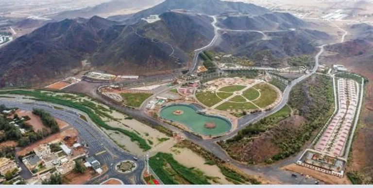 «جبل السمراء» في حائل.. إطلالة بانورامية تأسر الأنظار