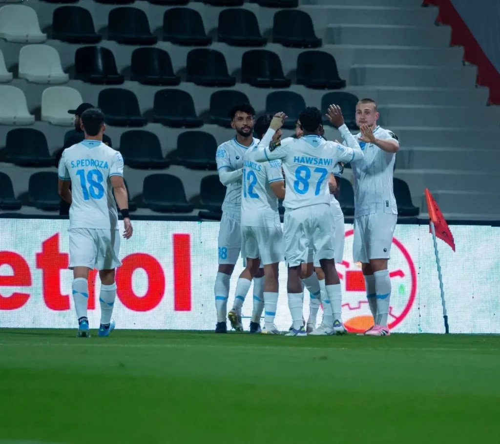 الهلال لمصالحة جماهيره بنقاط الأخدود… والشباب يستدرج الخلود