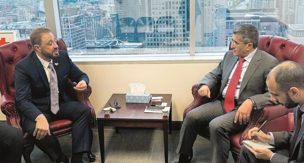  محمد الهاجري يلتقي عدداً من مسؤولي الطيران المدني العالمي