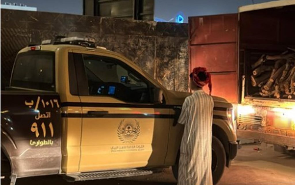 ضبط مواطن لنقله حطبًا محليًا في منطقة الرياض