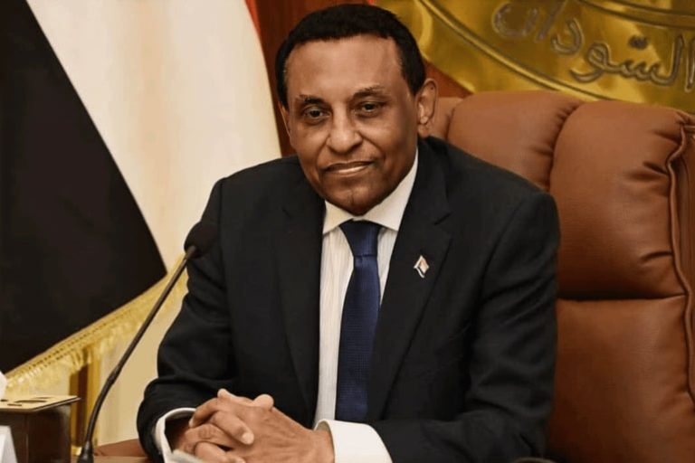  رئيس الوزراء السوداني يطالب بمحاسبة مرتكبي الانتهاكات في الفاشر وتوفير الحماية للمدنيين