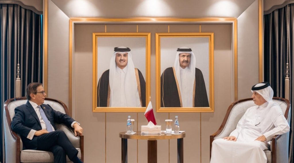  وزير الدولة للشؤون الخارجية يودع سفير الإكوادور